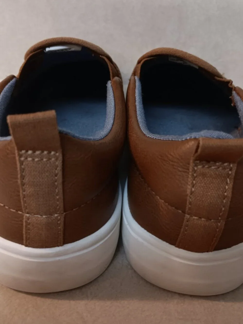 Cat and Jack Girls Faux Leather Loafers Size 4